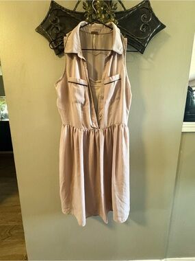 Sleeveless Button-Front Women's Dress in Light Blush